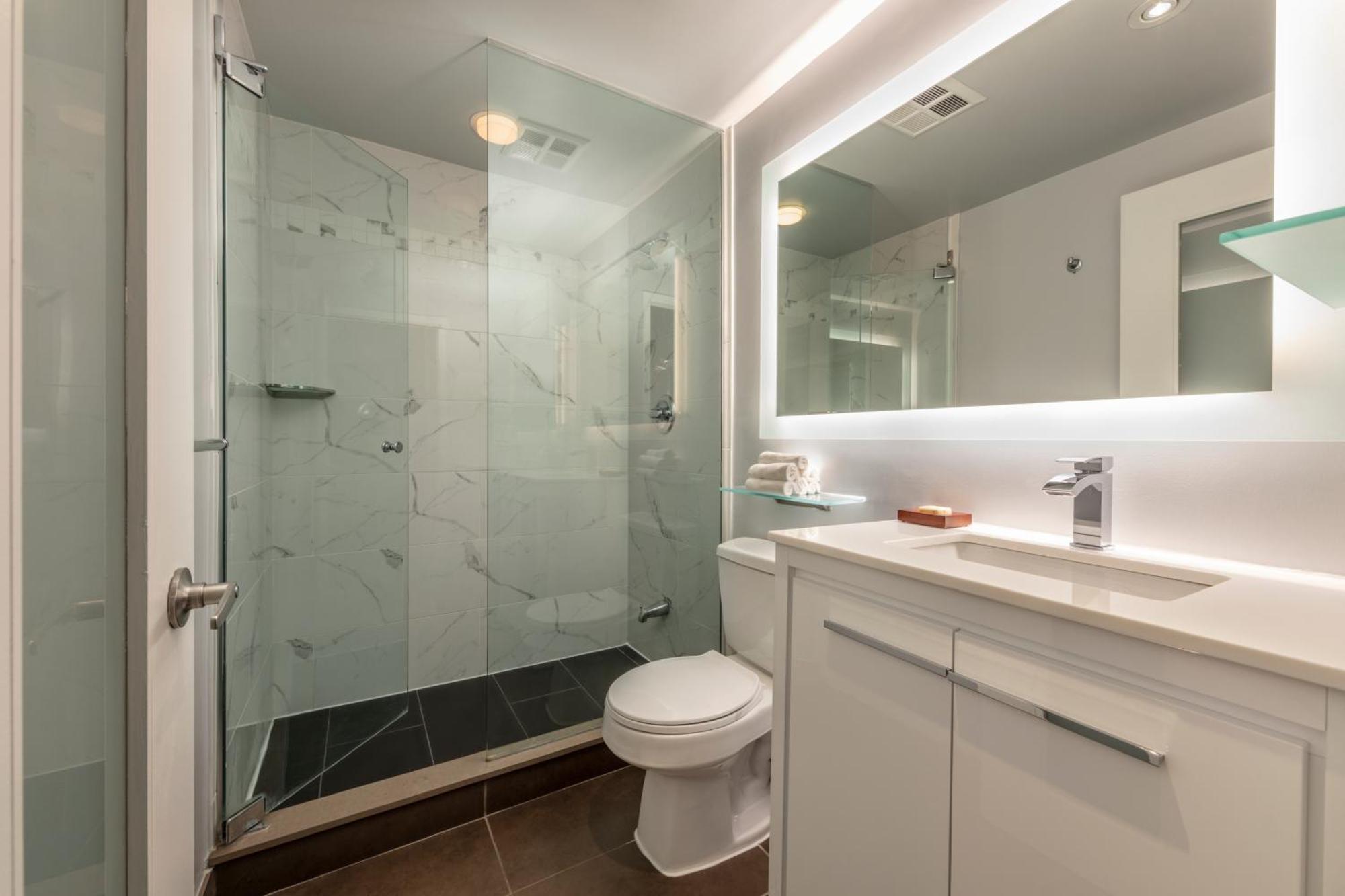 Junior Suite CN Tower View