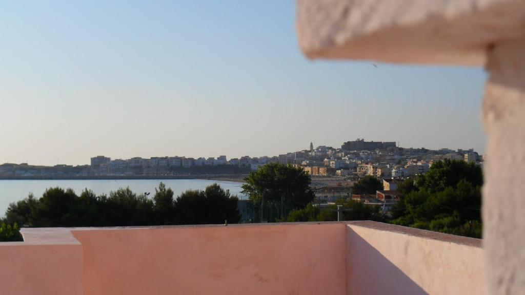 Camera Matrimoniale con Balcone e Vista Mare