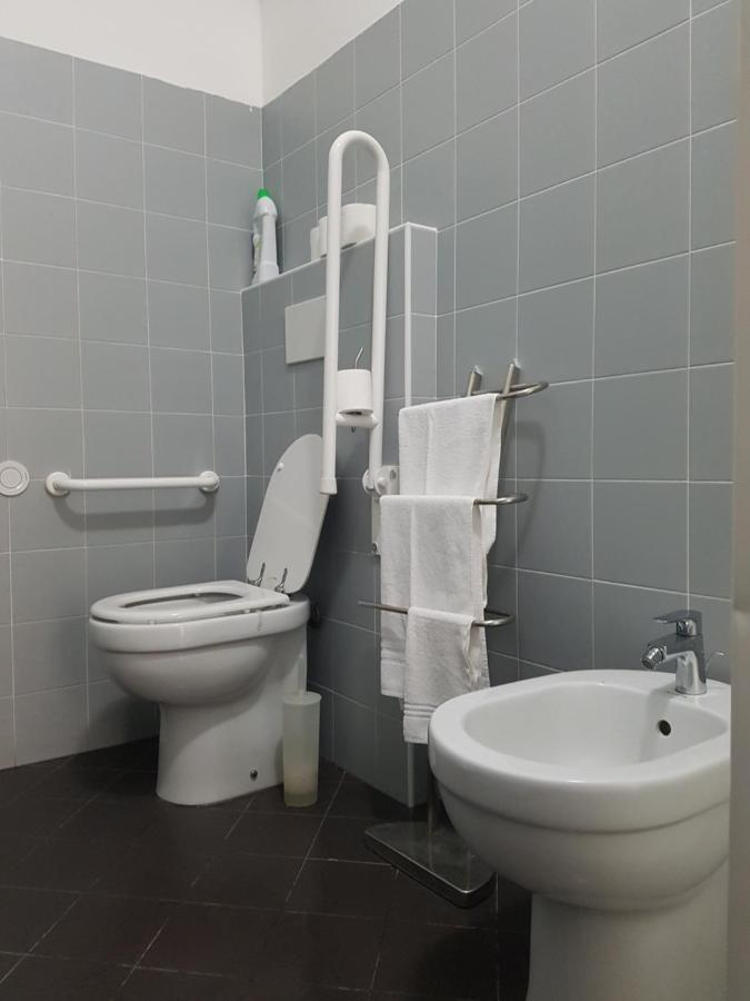 Camera Tripla Economy con Bagno in Comune