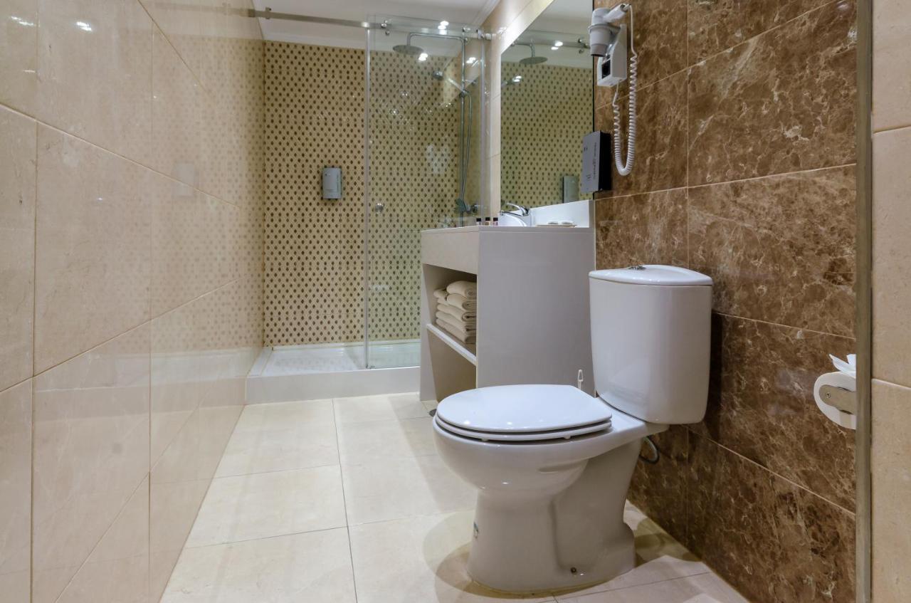 Superior Triple Room Chiado View