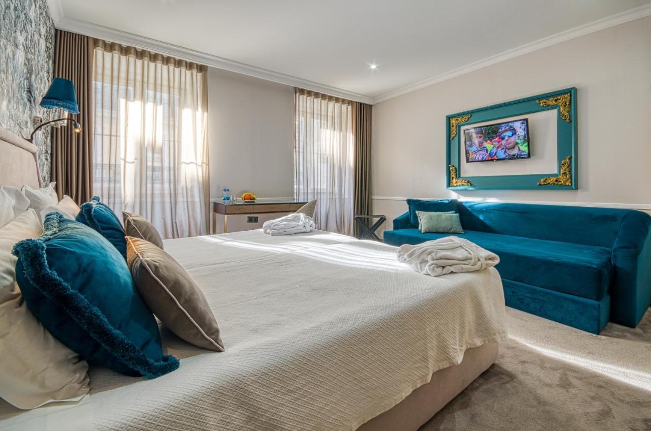 Superior Twin Room Chiado View