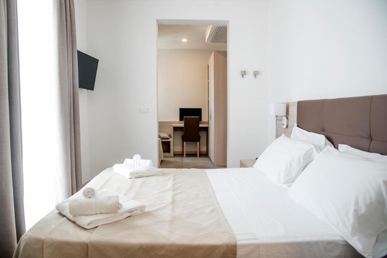 Deluxe Triple Room with Balcony and Lateral Sea View