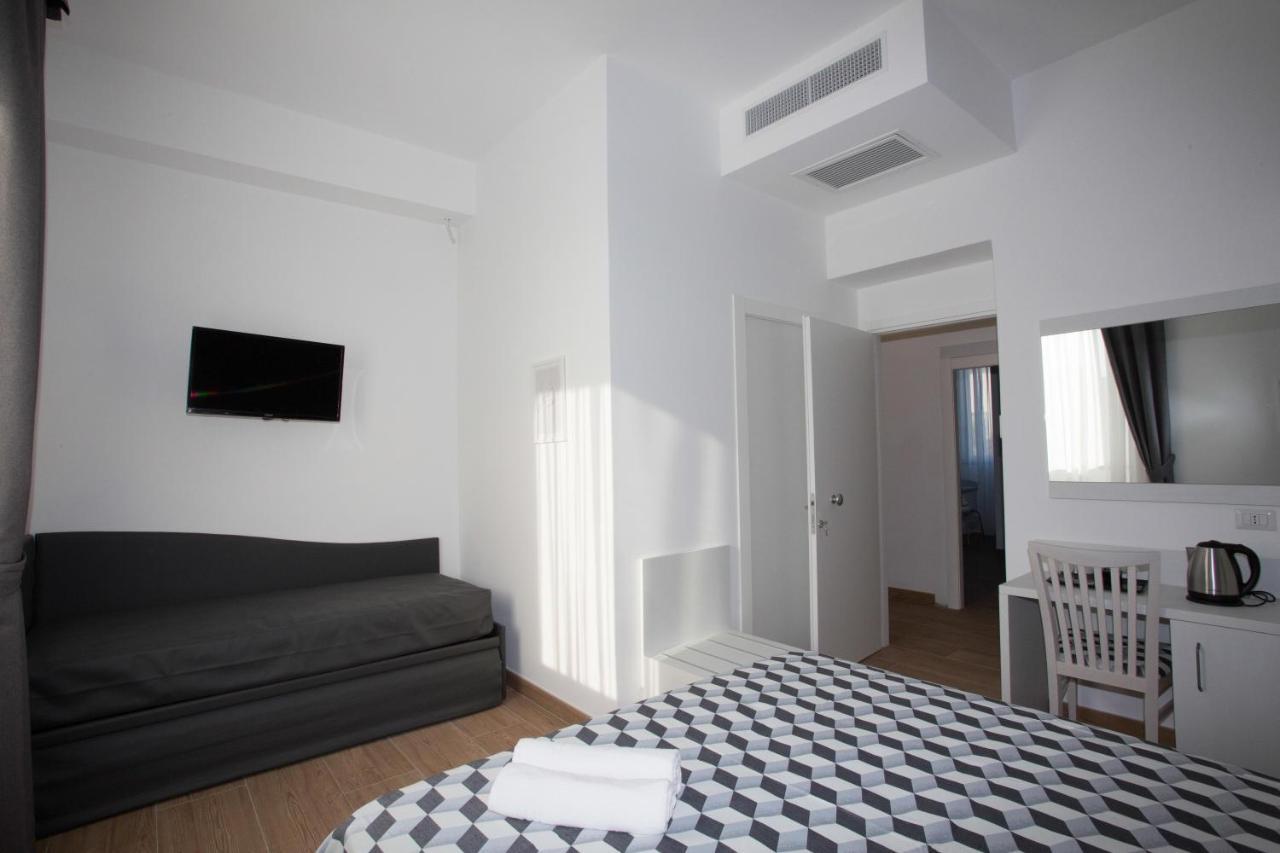 Triple Room,975159271:JPEG