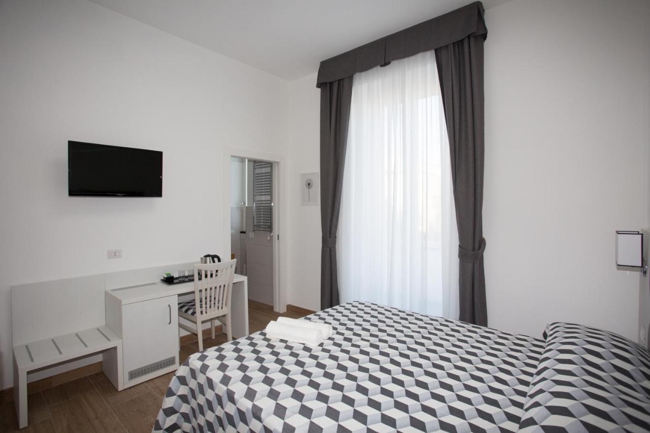 Double Room with Balcony,975160426:JPEG