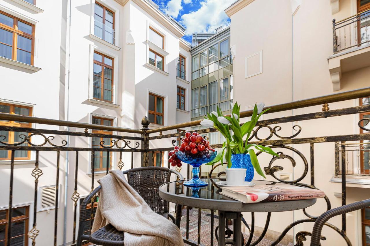 Studio Balcony