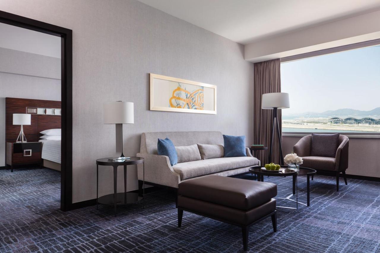 1 King Bed Sea View Executive Lounge Access Large Suite