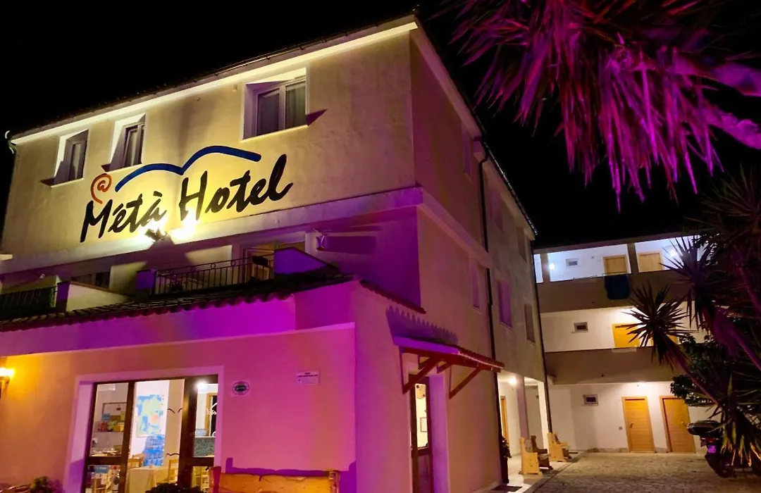 Meta Hotel-1