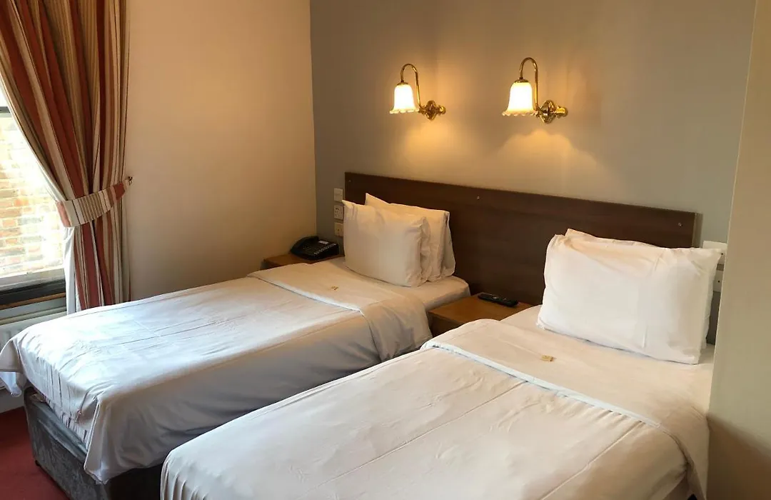 The Leeson Lodge-1