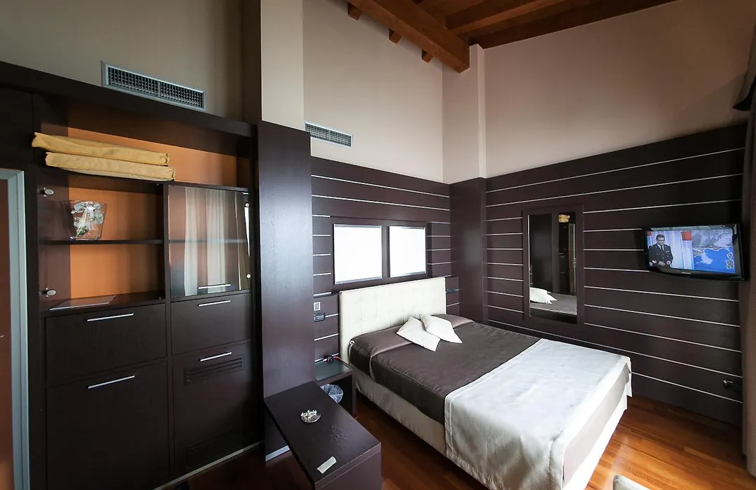 Hotel Aurora-1