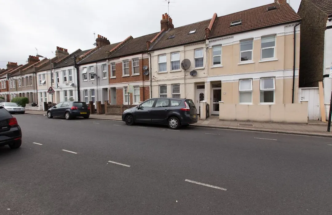 Tooting Broadway Studios & Rooms By Primecityhosts-1