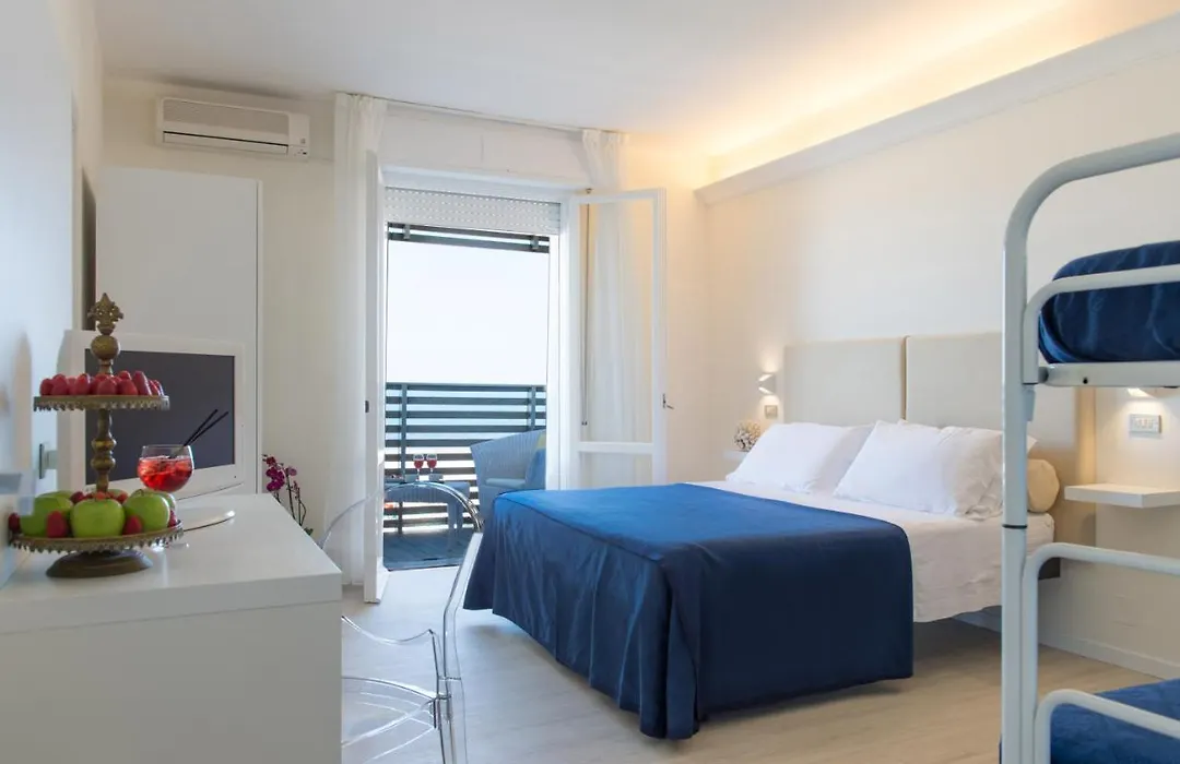 Kiss Beachfront Hotel & Restaurant-1