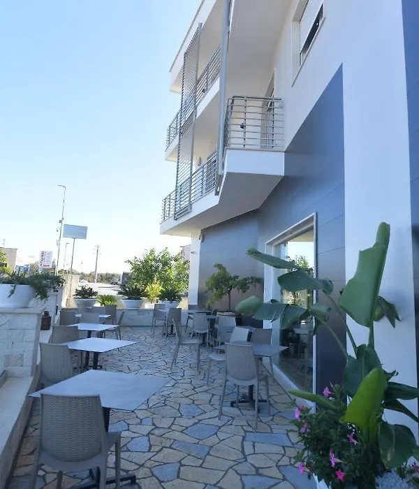 Noemi B&B-1