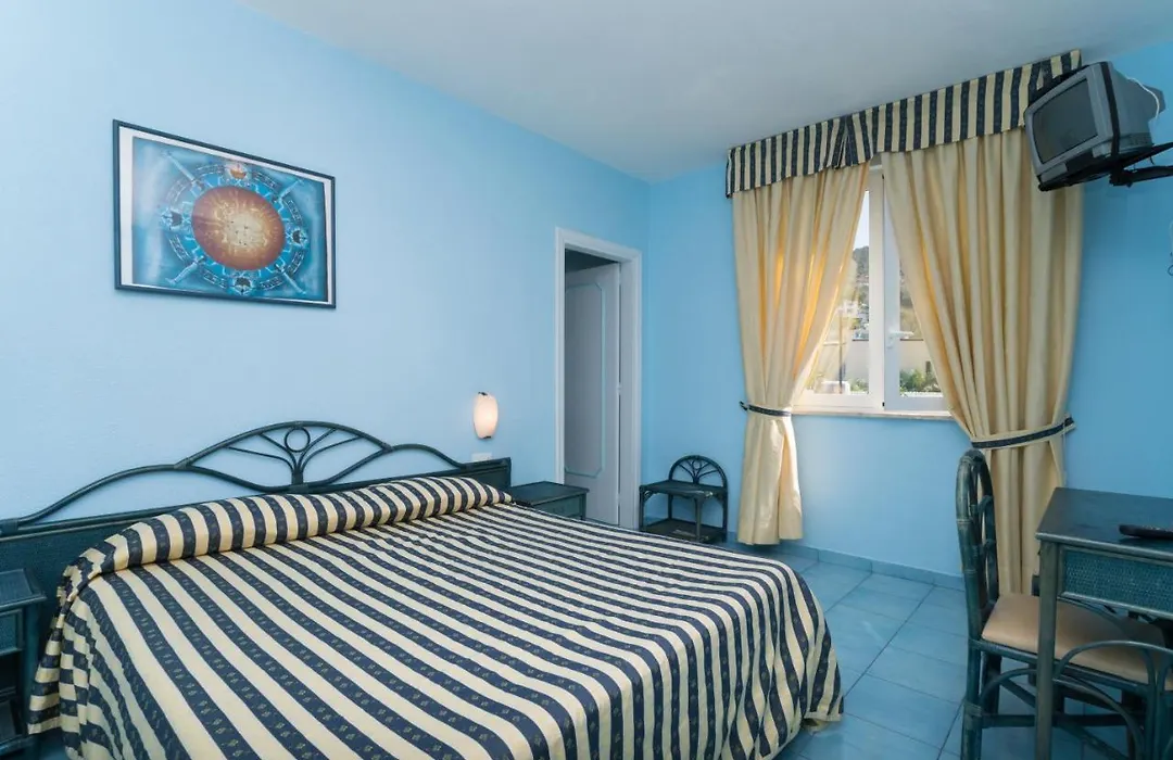 Hotel Il Nespolo-1