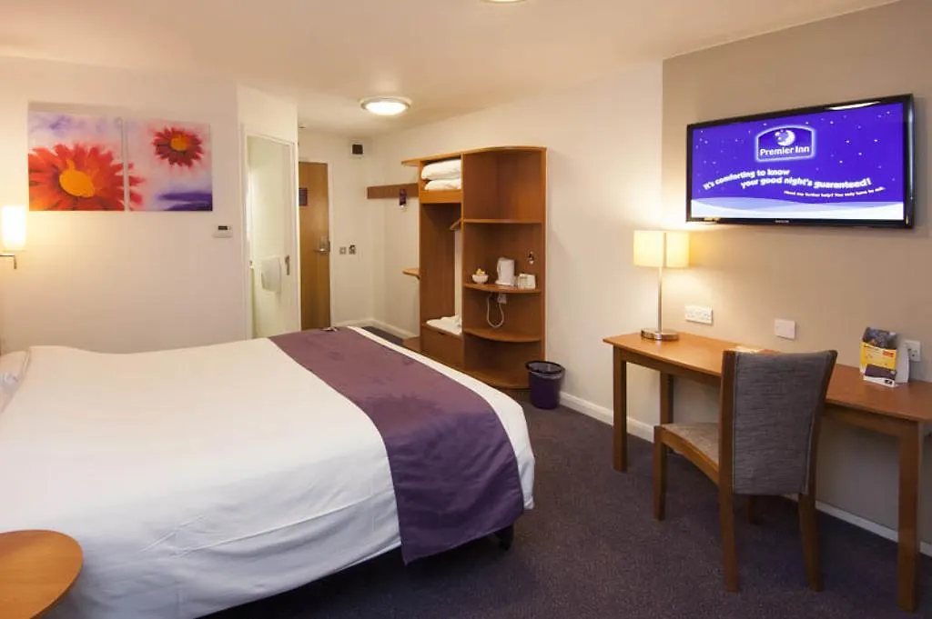 Premier Inn Edinburgh Central-1