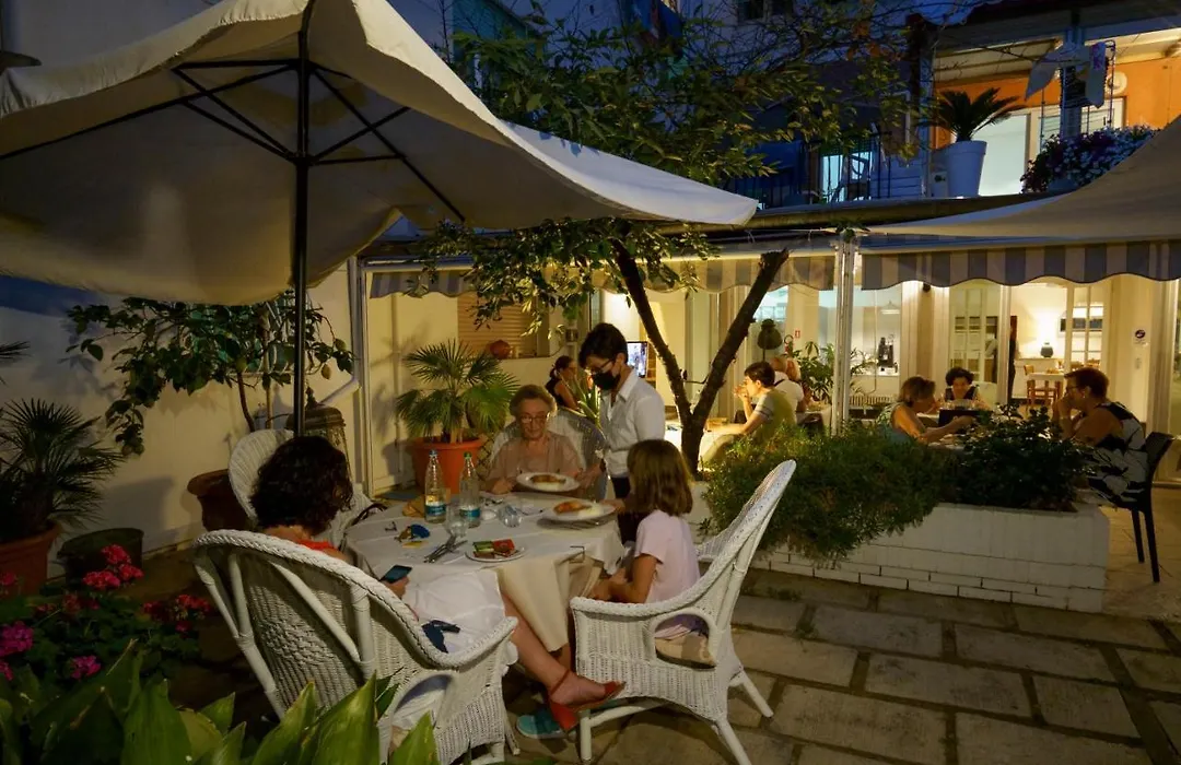 Hotel Ausonia-1