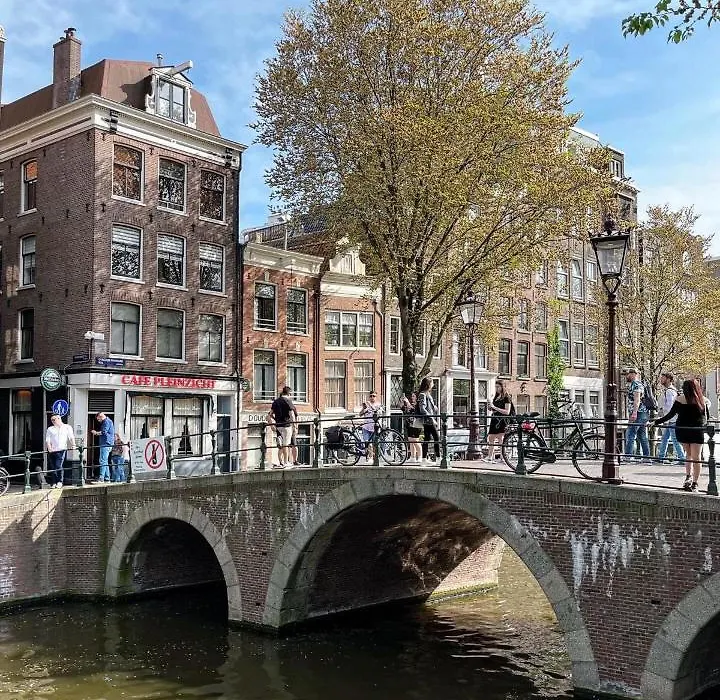 Facade Hotel Amsterdam-1