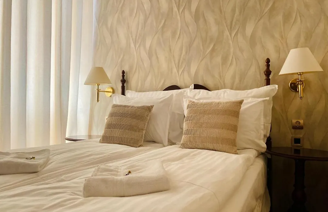 Opera16 Guestrooms-1