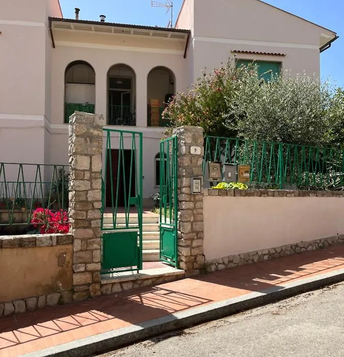 Bed And Coffee Rooms Portoferraio-1