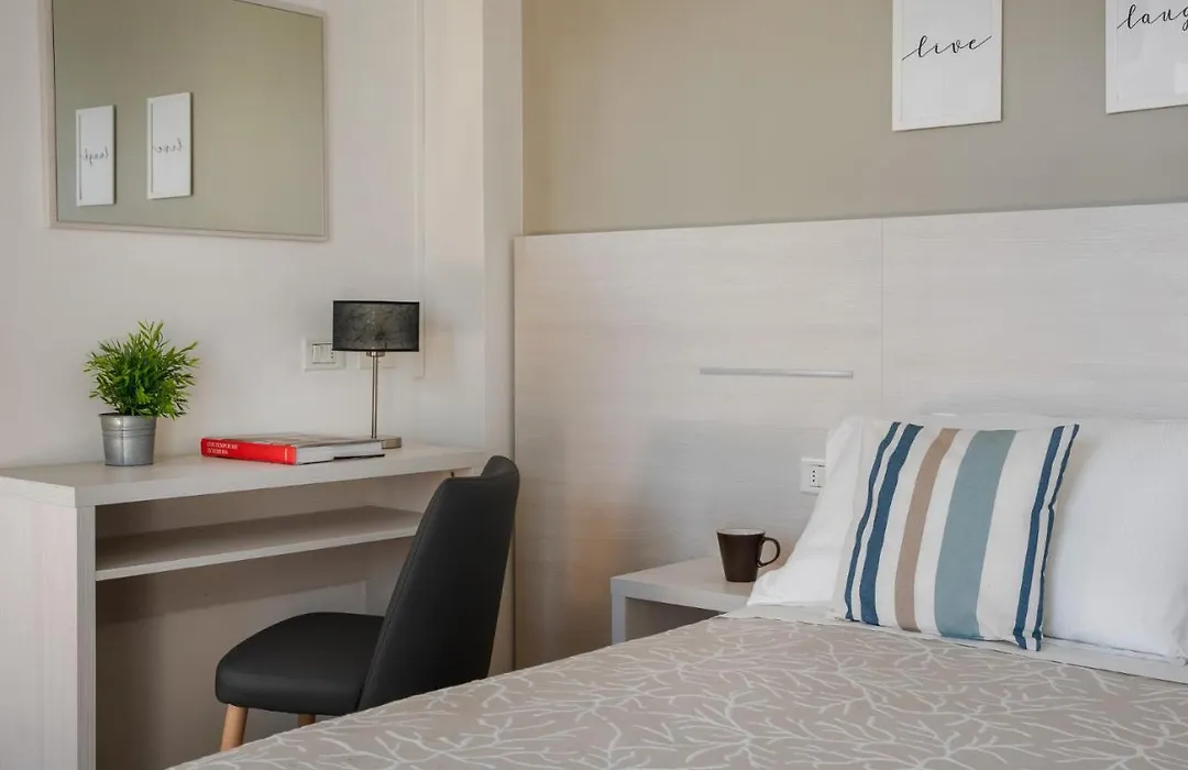 Club Hotel-1
