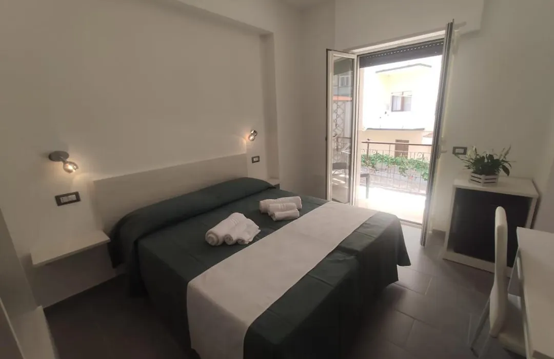 Ninfea Tropea City Rooms-1