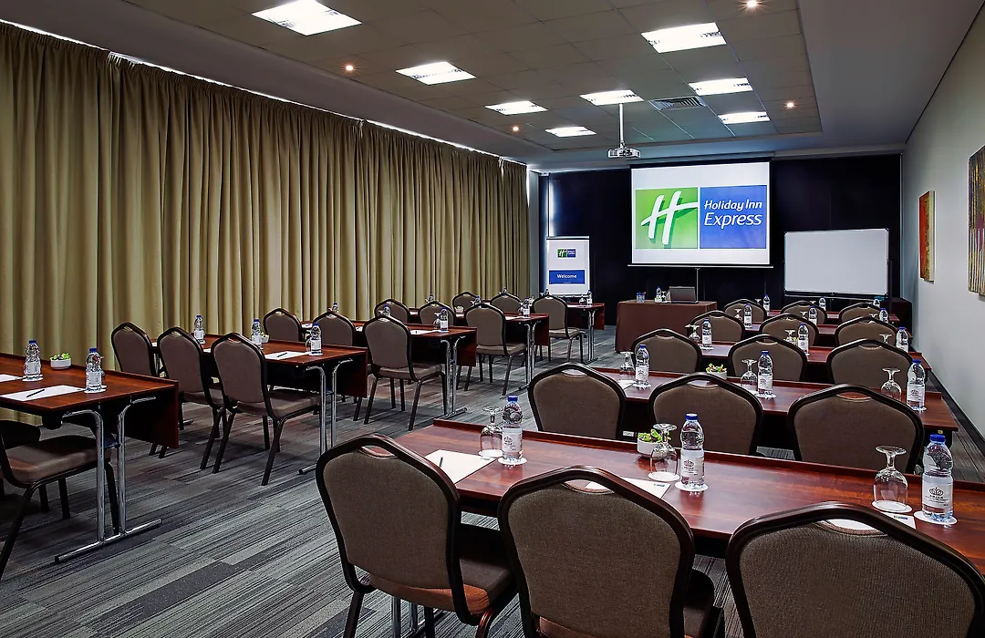 Holiday Inn Express Dubai Internet City By Ihg-1