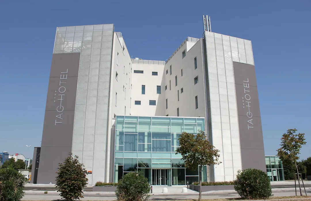 Tag Hotel-1