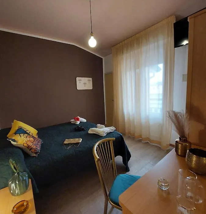 Maison Des Roses-1