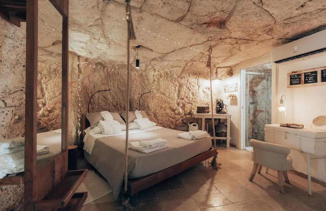 Grotta Carlotta-1