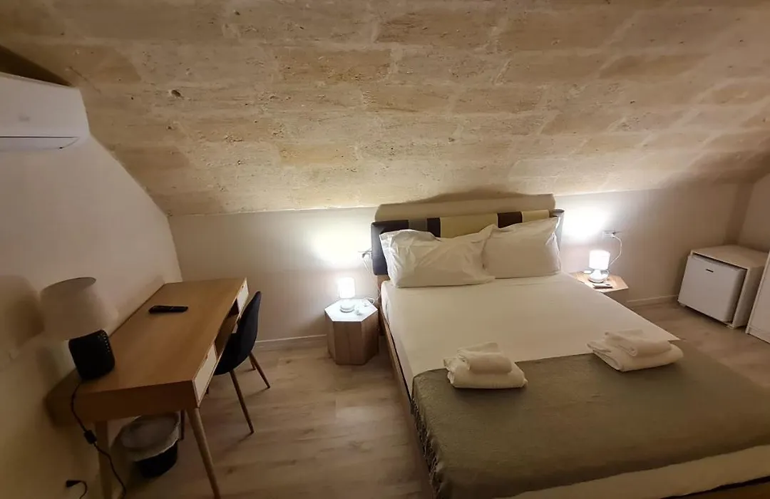 Lithos Rooms-1