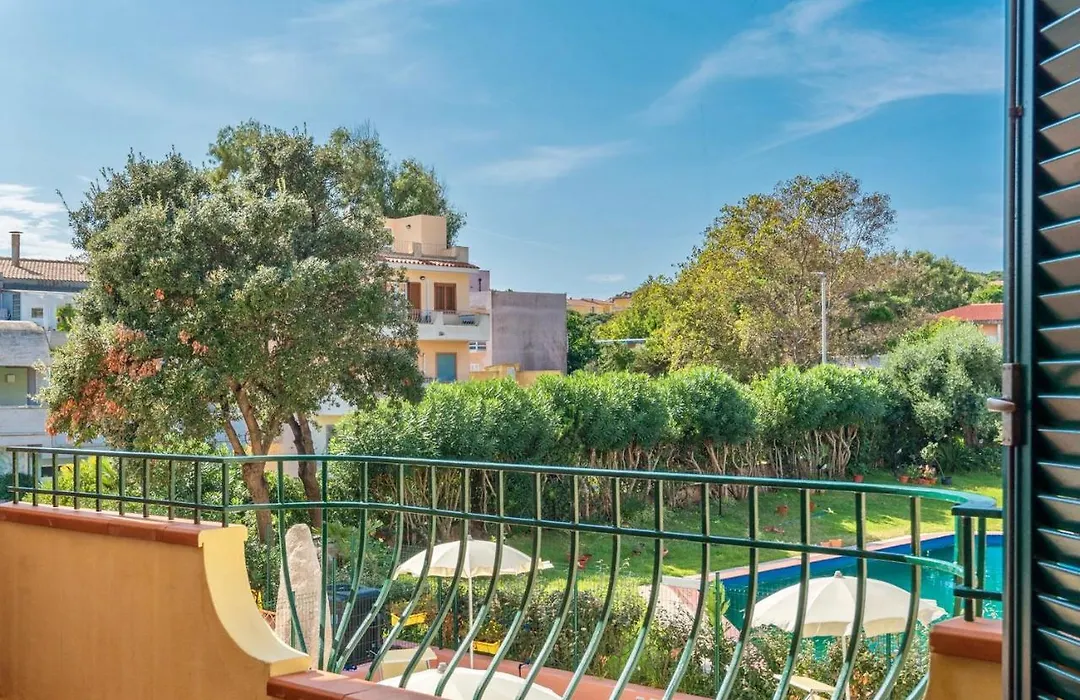 Residence con piscina a Santa Teresa di Gallura-1
