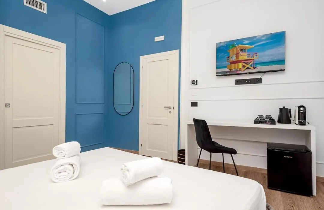 Nelli Rooms Via Biassa-1