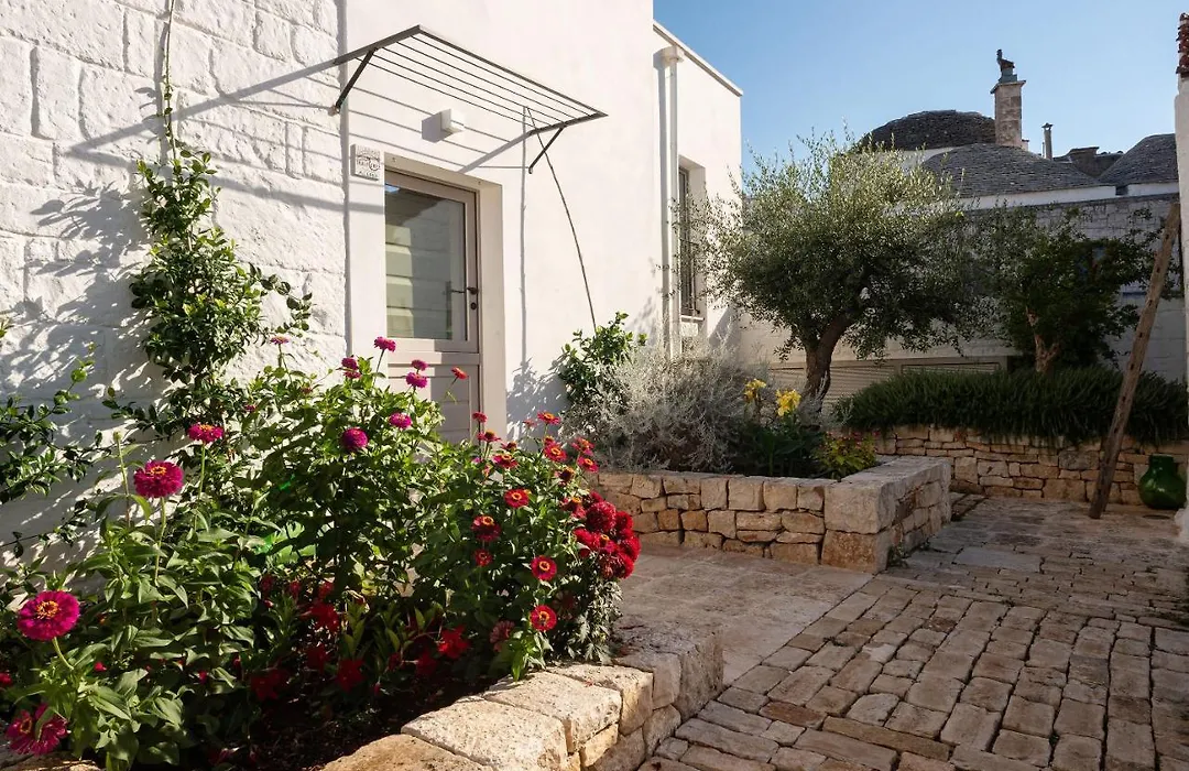 Trulli in corte-1