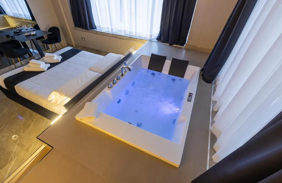 Maximum Exclusive Suite & Spa-1