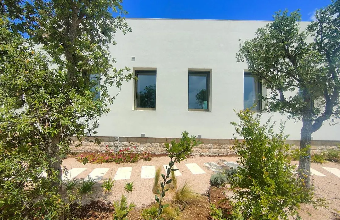 Lisetta Gardens Boutique & Suites-1