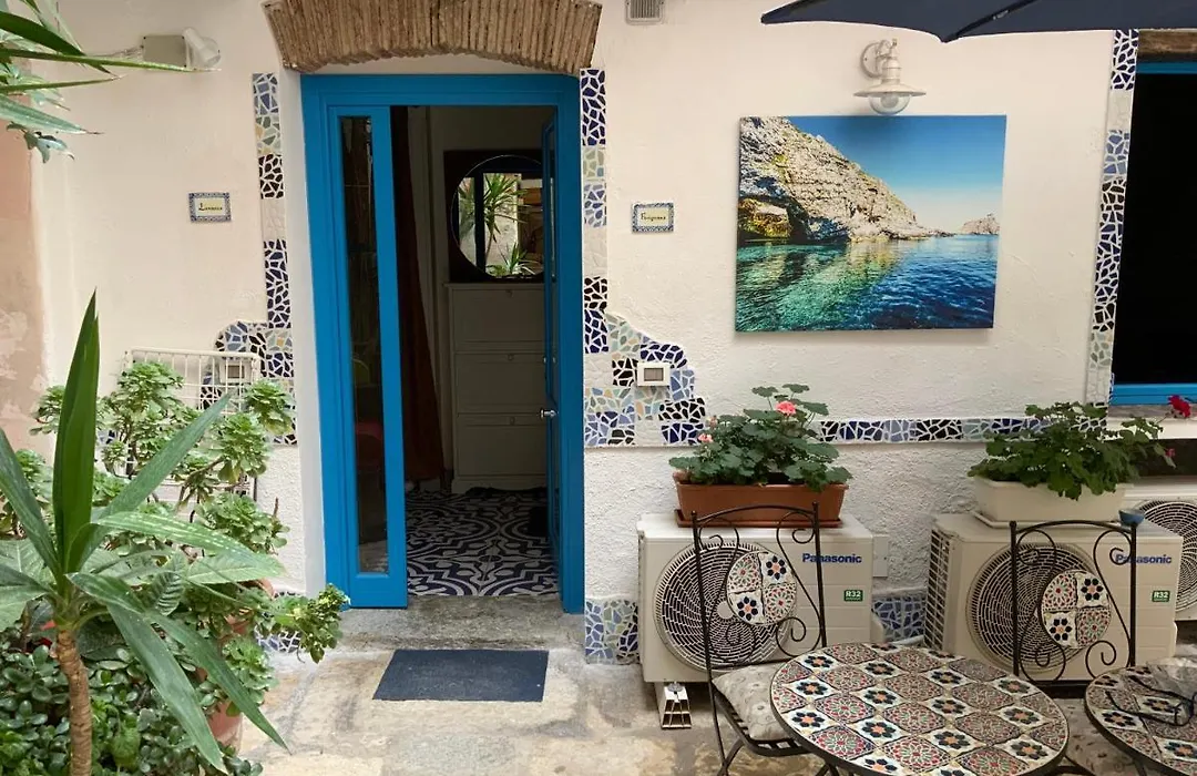 Cortile Azzurro-1