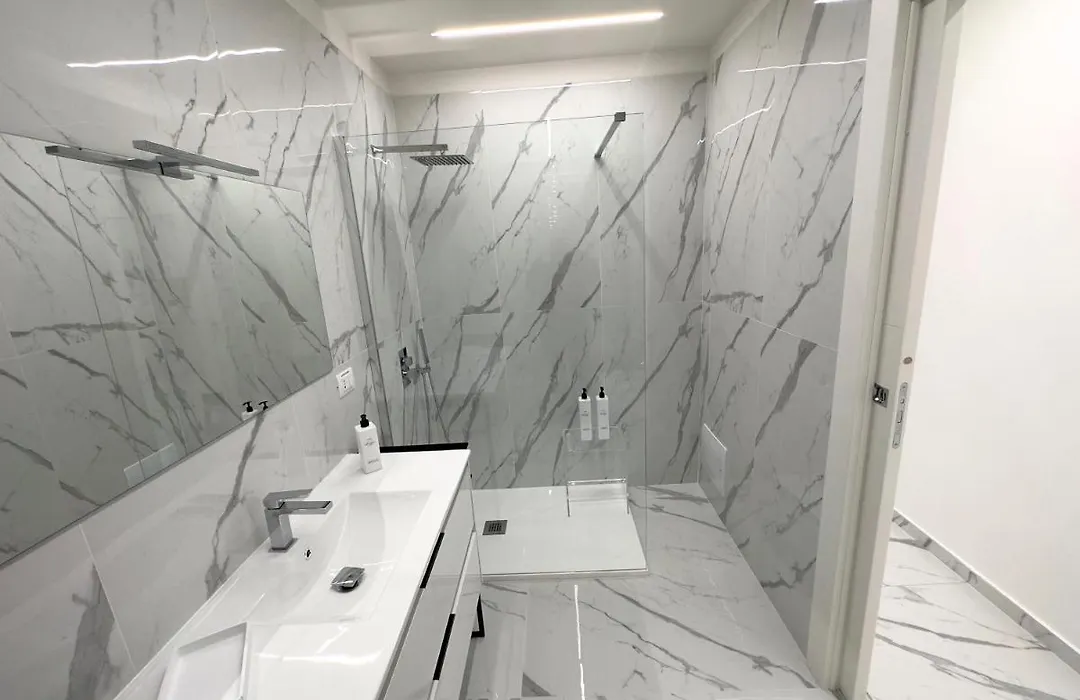 White Elegance Luxury B&B Caserta-1