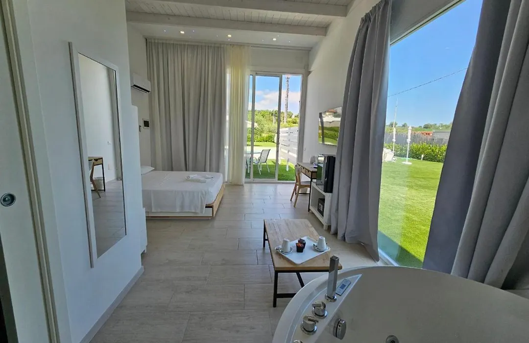 Pool Suite - Città Bianca-1