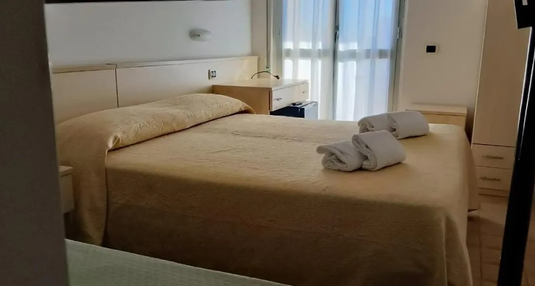 Hotel Holiday-1