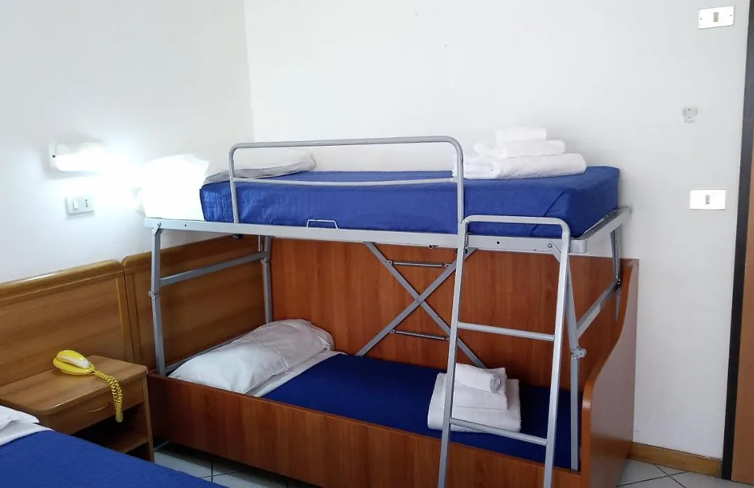 Hotel Venezia Beach-1