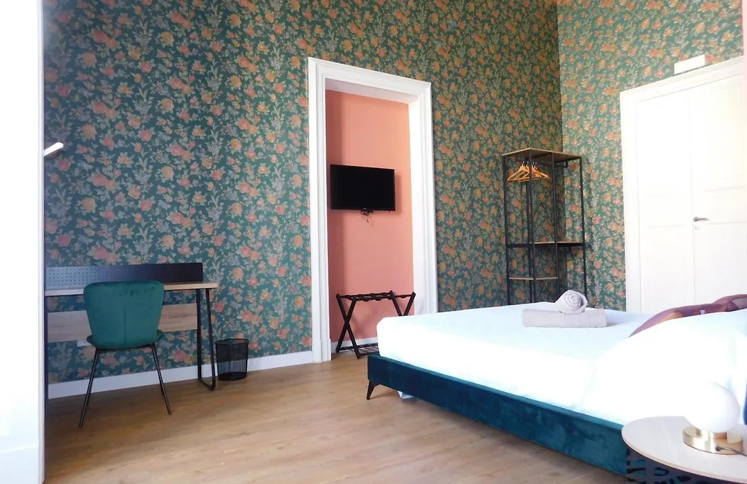 Hibiscus - Etnea Rooms-1
