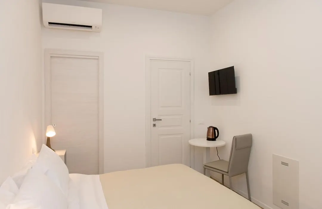 Posterla22 Ensuite Rooms-1