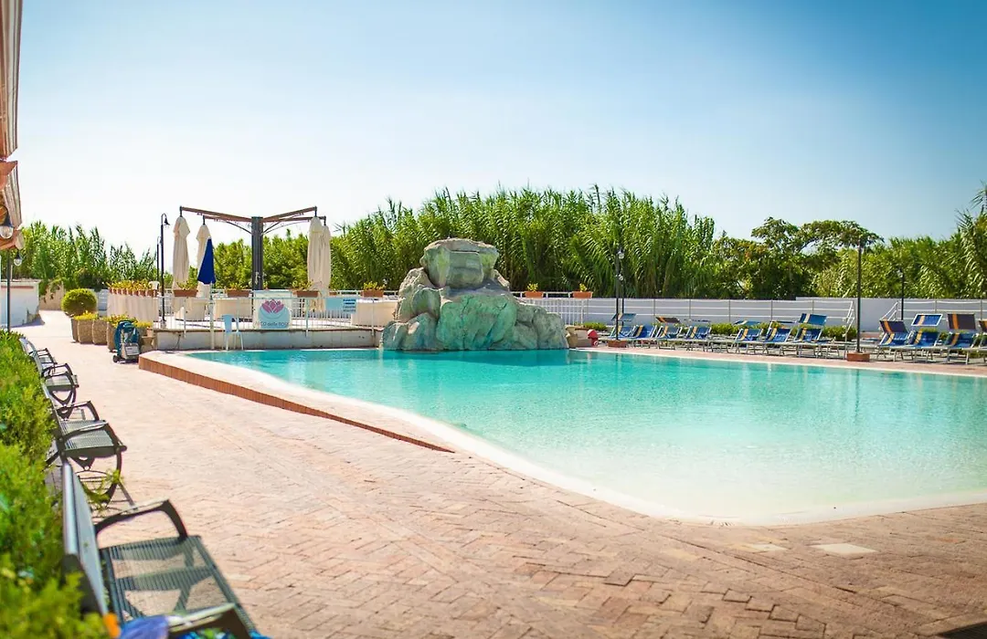 Villaggio Turistico Arco delle Rose-1
