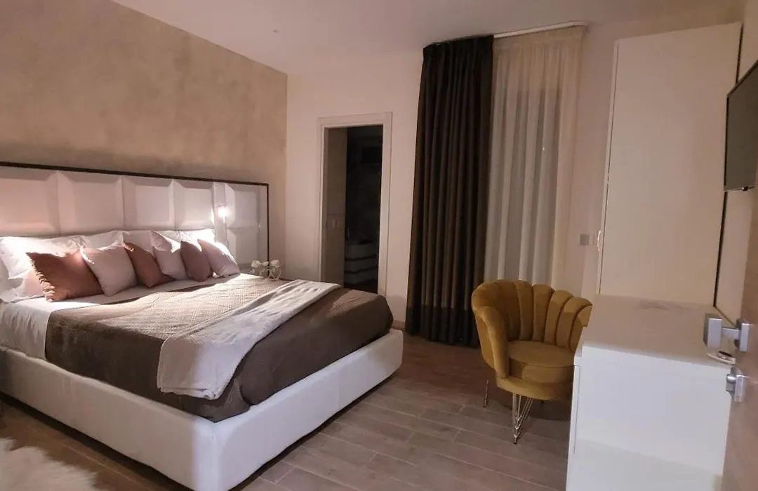 Villa Nasti Luxury Bed Taurasi Room-1