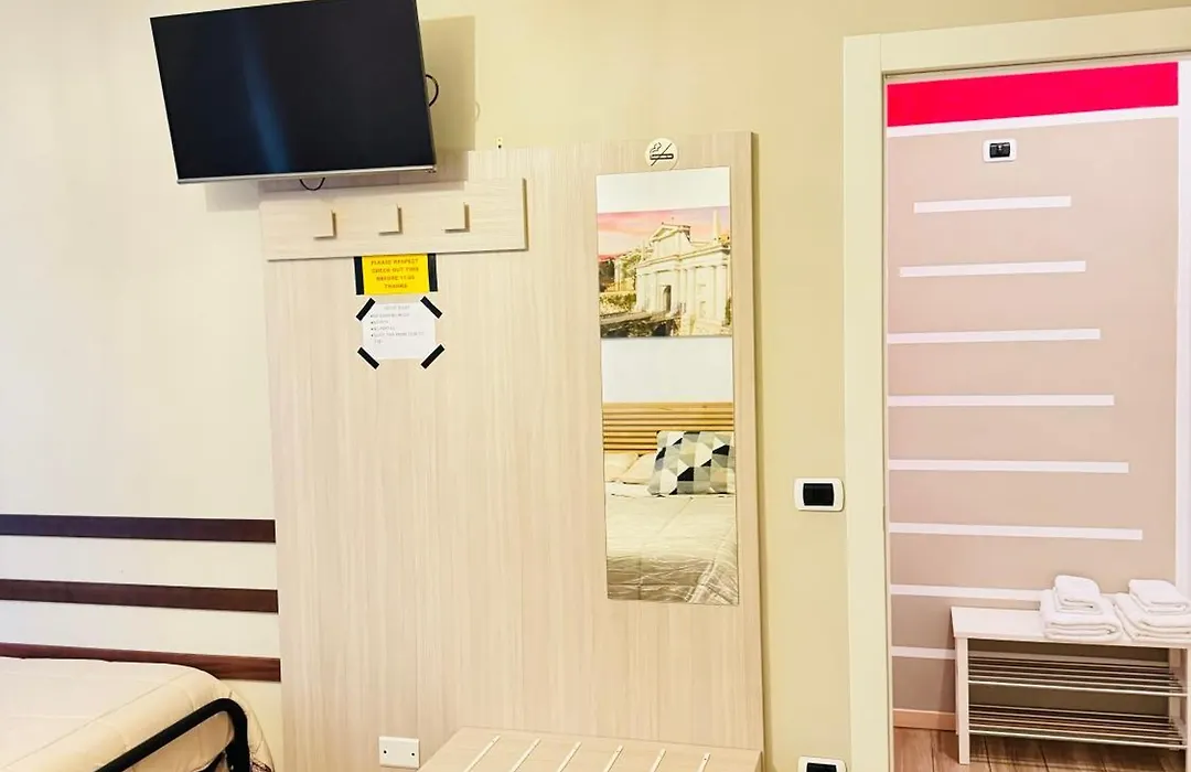 Smart-House-Central-Rent-Rooms-With-Air-Conditioning Free Parking-1