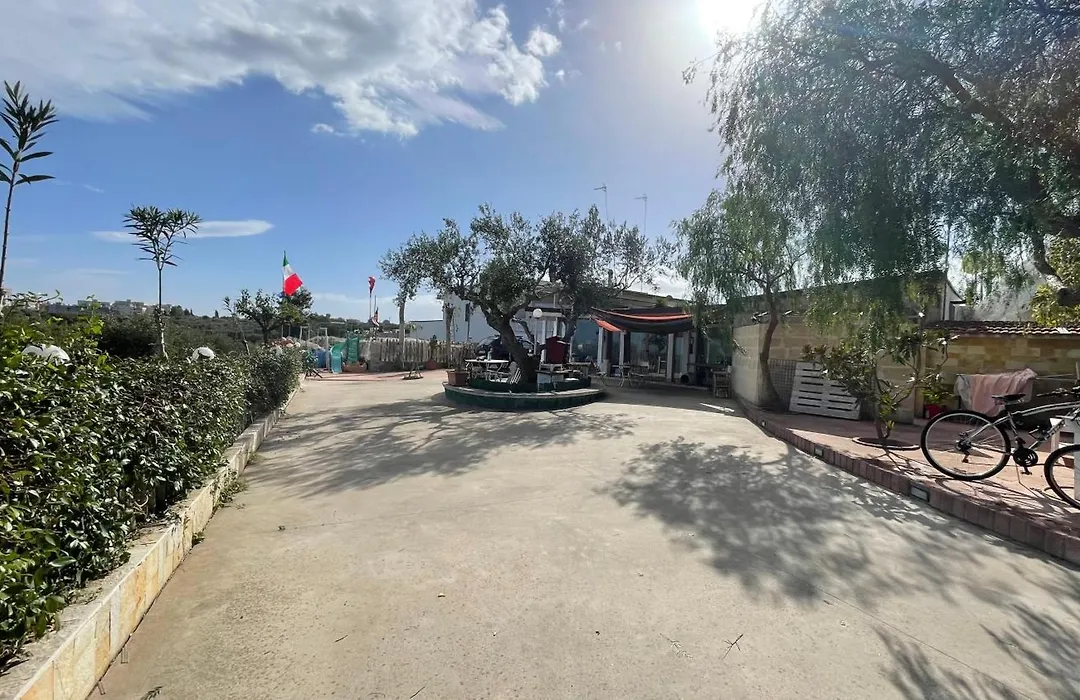 Music House a Castellana Grotte confinante via per Turi 500m dalle Grotte-1
