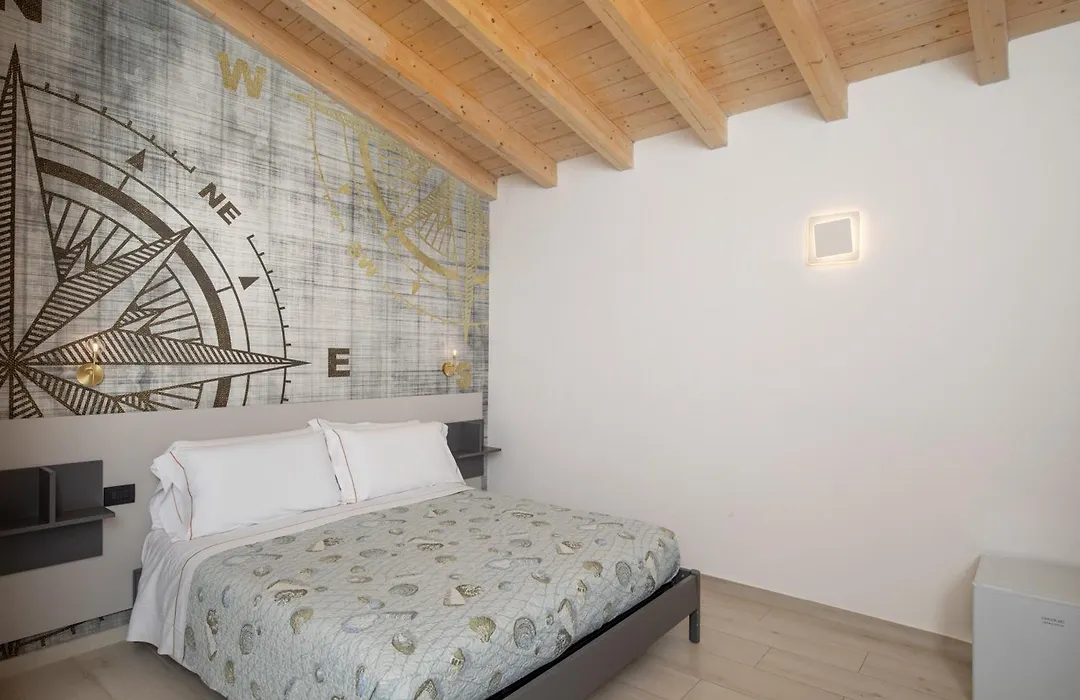 Theodore Rooms-1