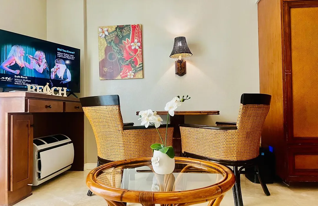Aloha Gem Studio - Sleek Kitchen, Luxe Amenities & Fast Wi-Fi-1
