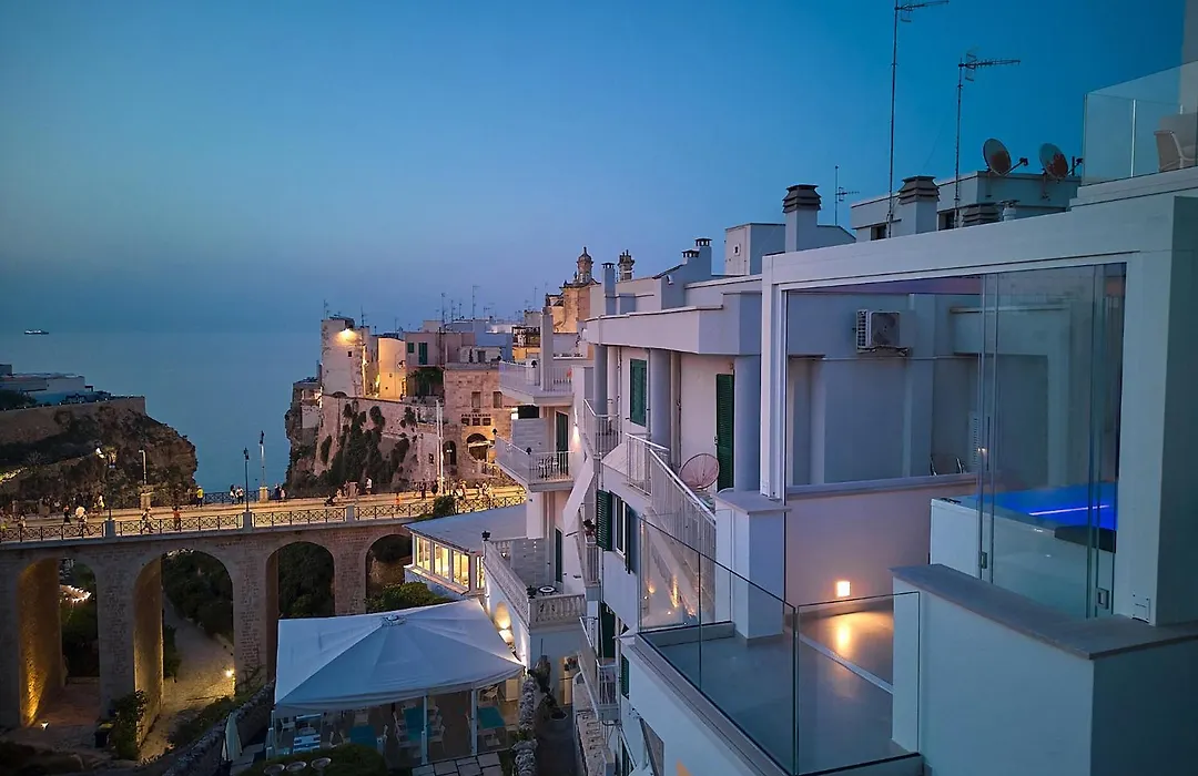 White Coast-1