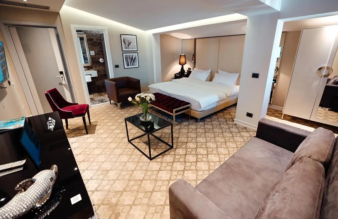 Senator Hotel-1