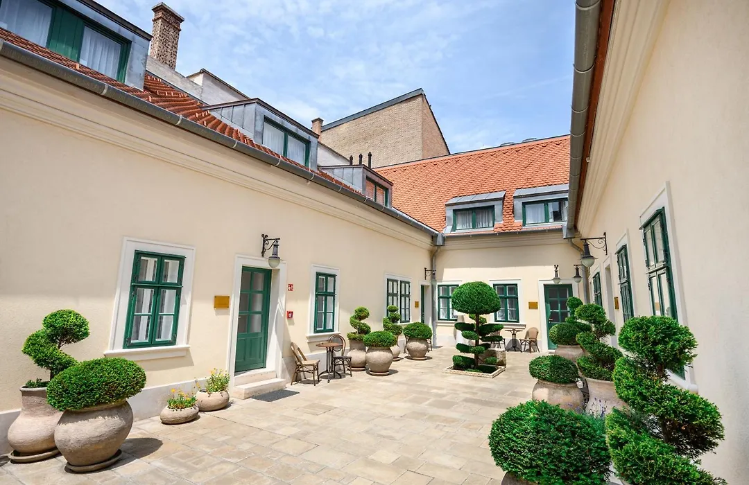 Maison Bistro & Hotel-1